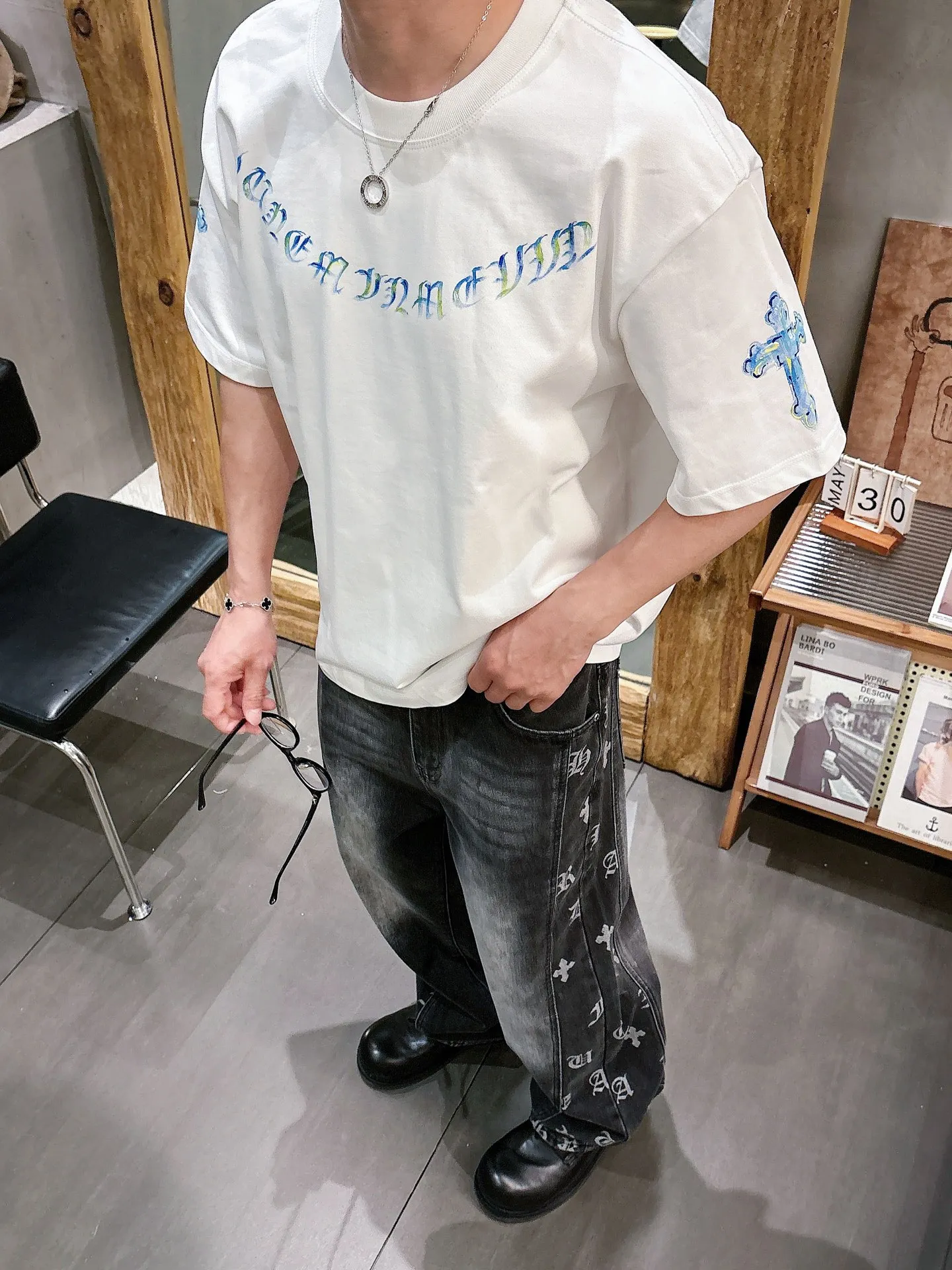 P P 。 Sizes:m~3x :Black White :6099+3796